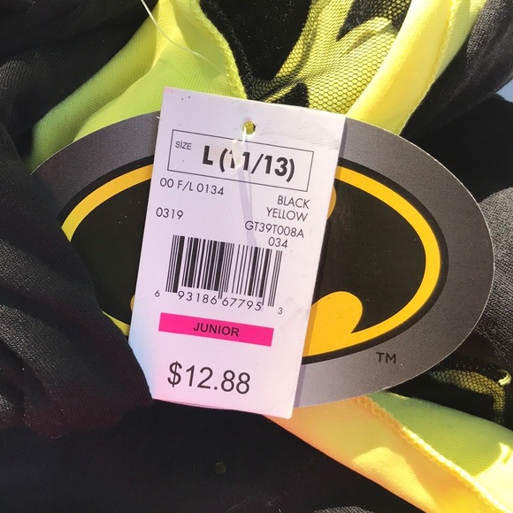 NWT Batman Beaded Logo Tee 2 Interchangeable Capes - Picture 16 of 16